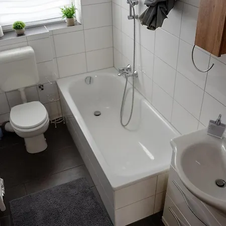 Livemore24 - 4 In Wlan - Smart-tv - 24-7 Check-in Und Kueche شقة *