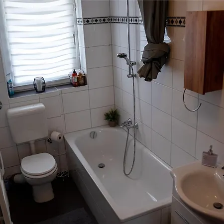 شقة Livemore24 - 4 In Wlan - Smart-tv - 24-7 Check-in Und Kueche *