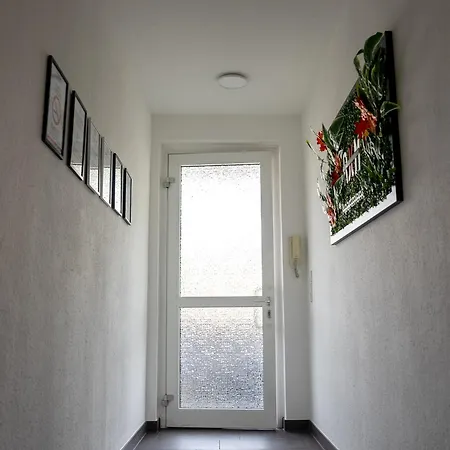 شقة Livemore24 - 4 In Wlan - Smart-tv - 24-7 Check-in Und Kueche *